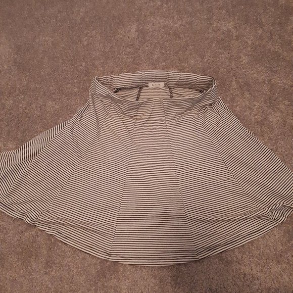 Black and White Striped Skirt - Picture 3 of 4